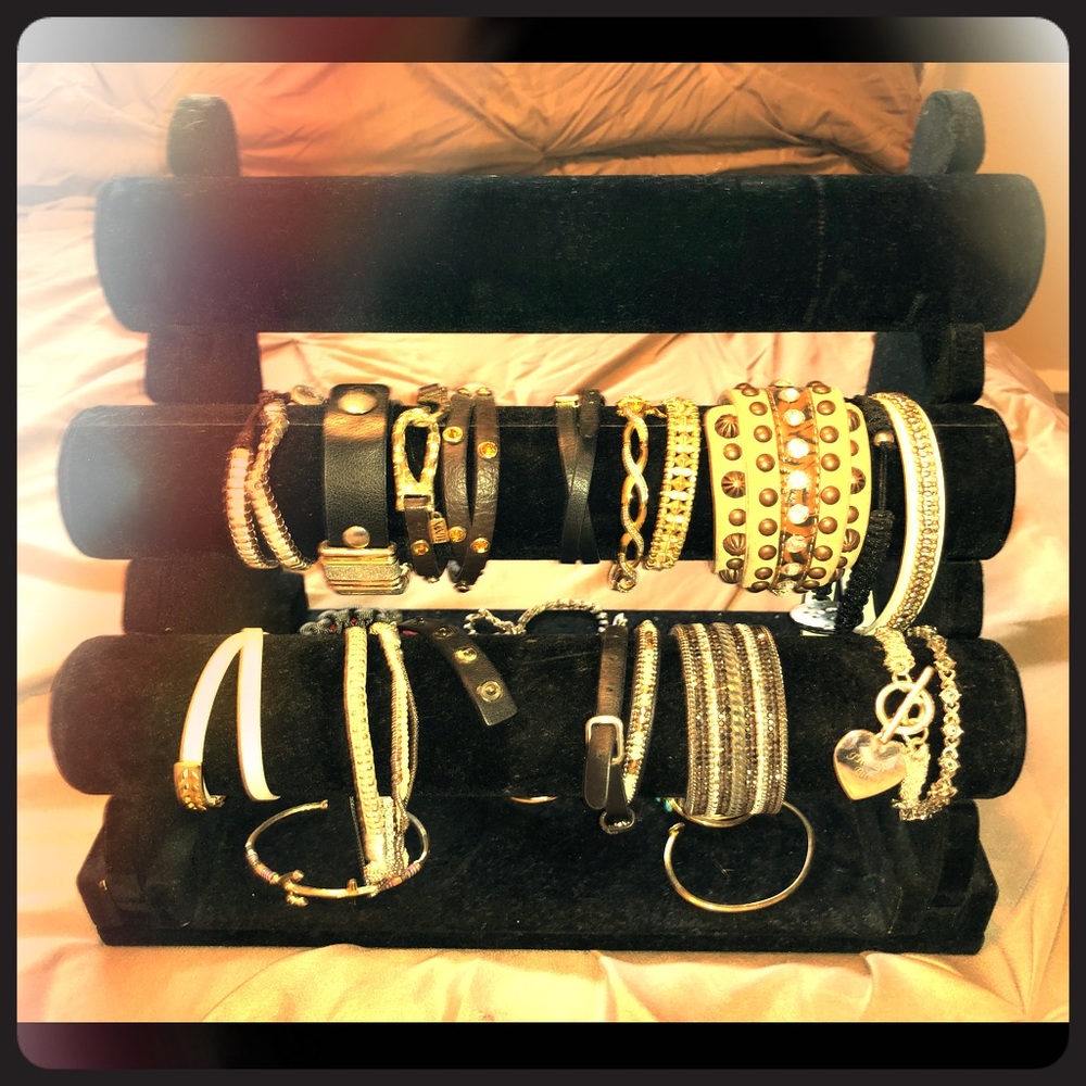 High style wristlets/bracelets soft felt display
